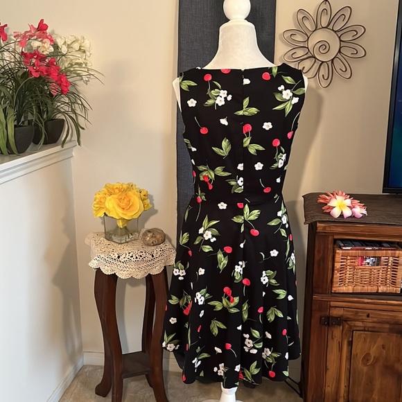 OWIN Cherry Vintage-Style High-Neck Dress - Picture 5 of 10